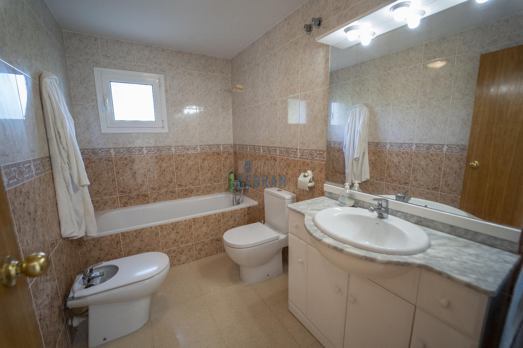 For sale of house in Coma - Ruga