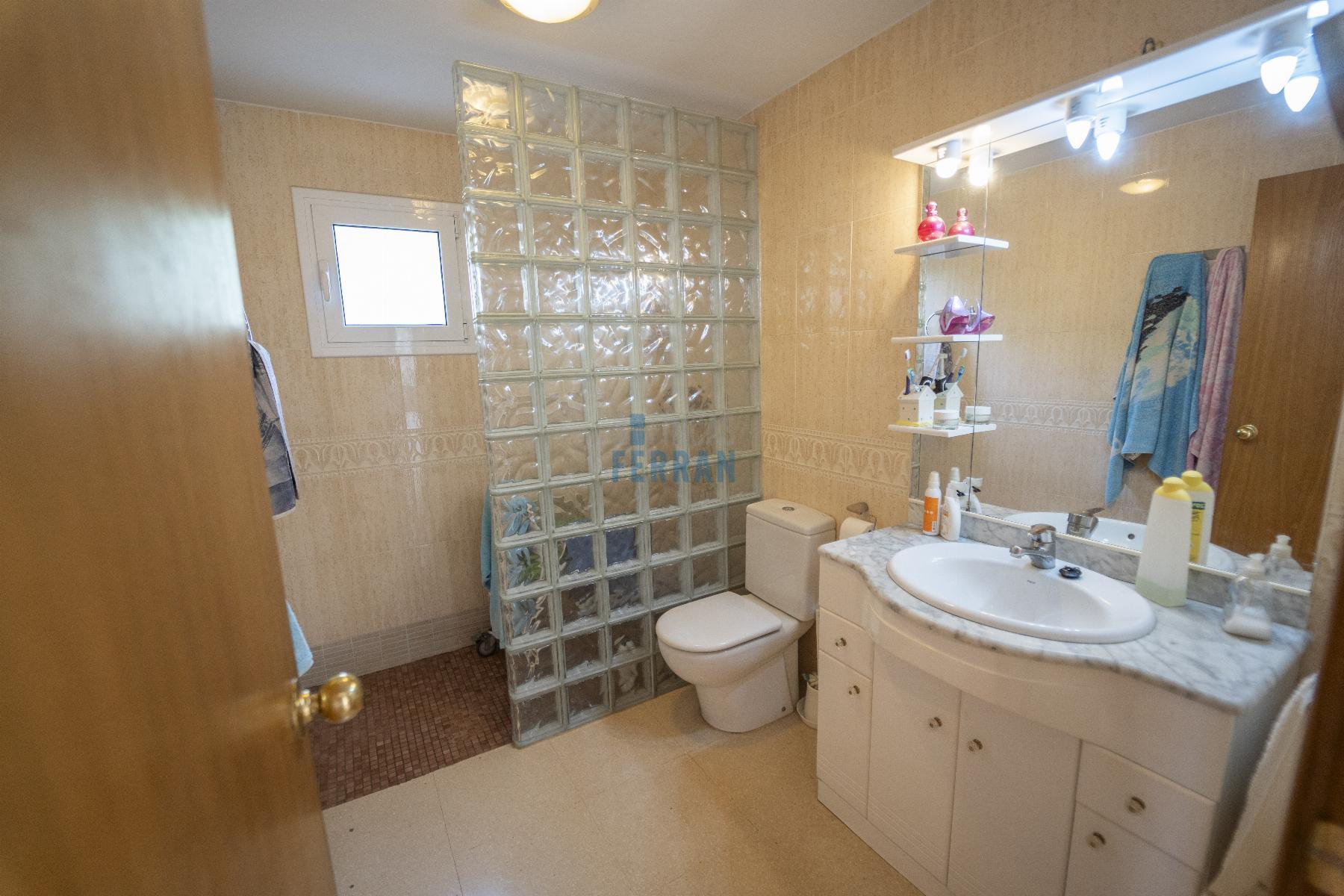 For sale of house in Coma - Ruga