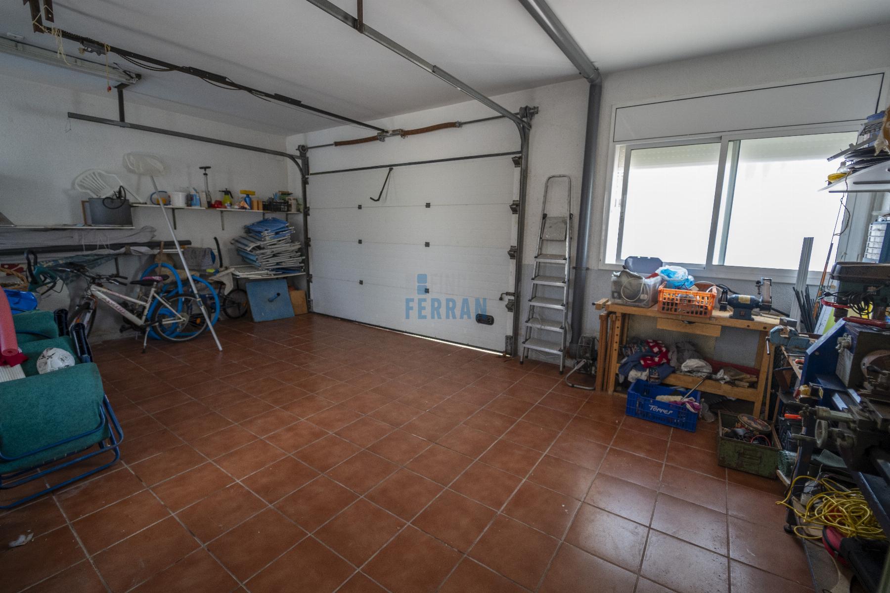 For sale of house in Coma - Ruga