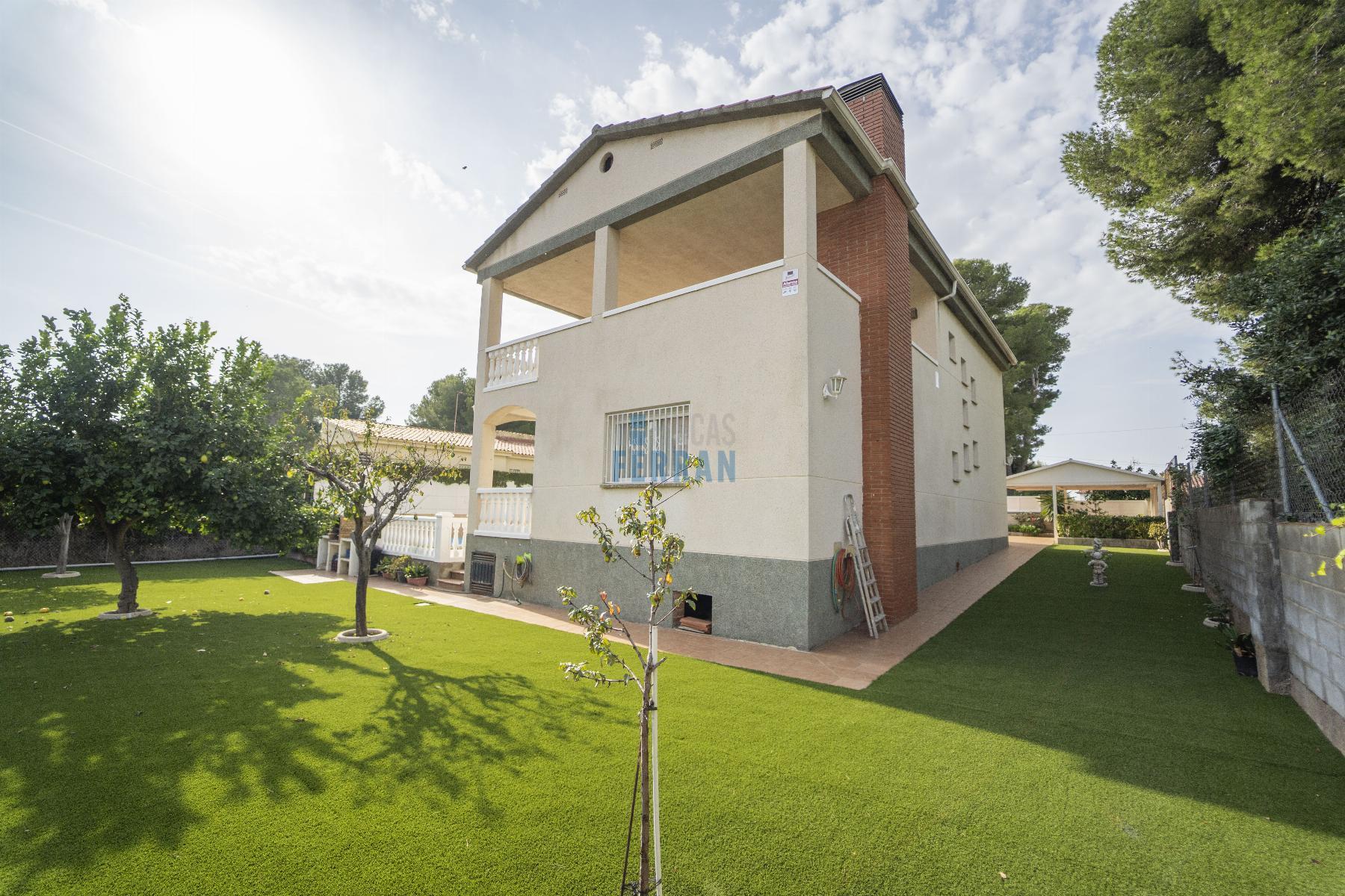 For sale of house in Coma - Ruga