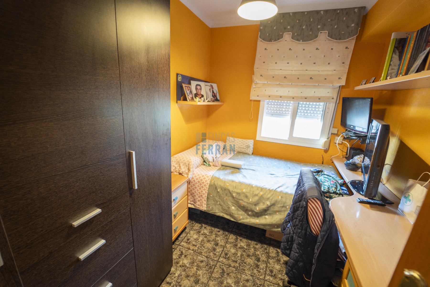 For sale of flat in Cornellà de Llobregat