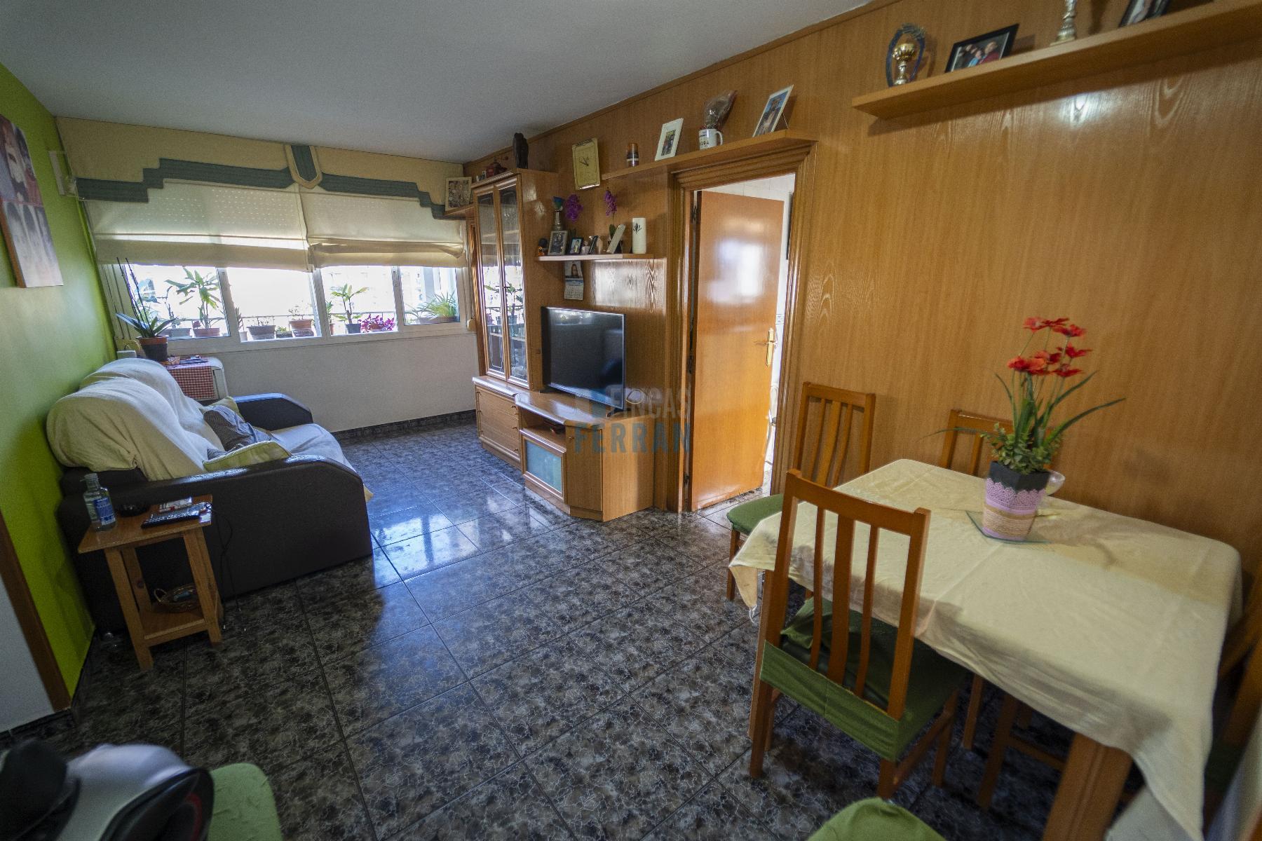 For sale of flat in Cornellà de Llobregat