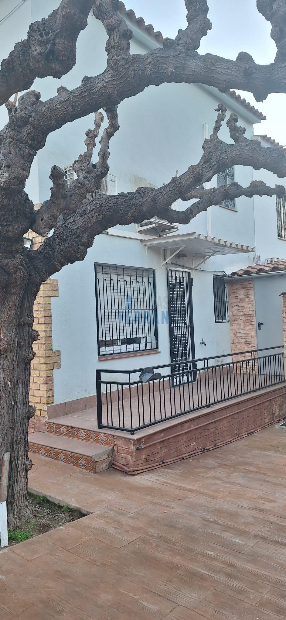 For sale of house in Coma - Ruga