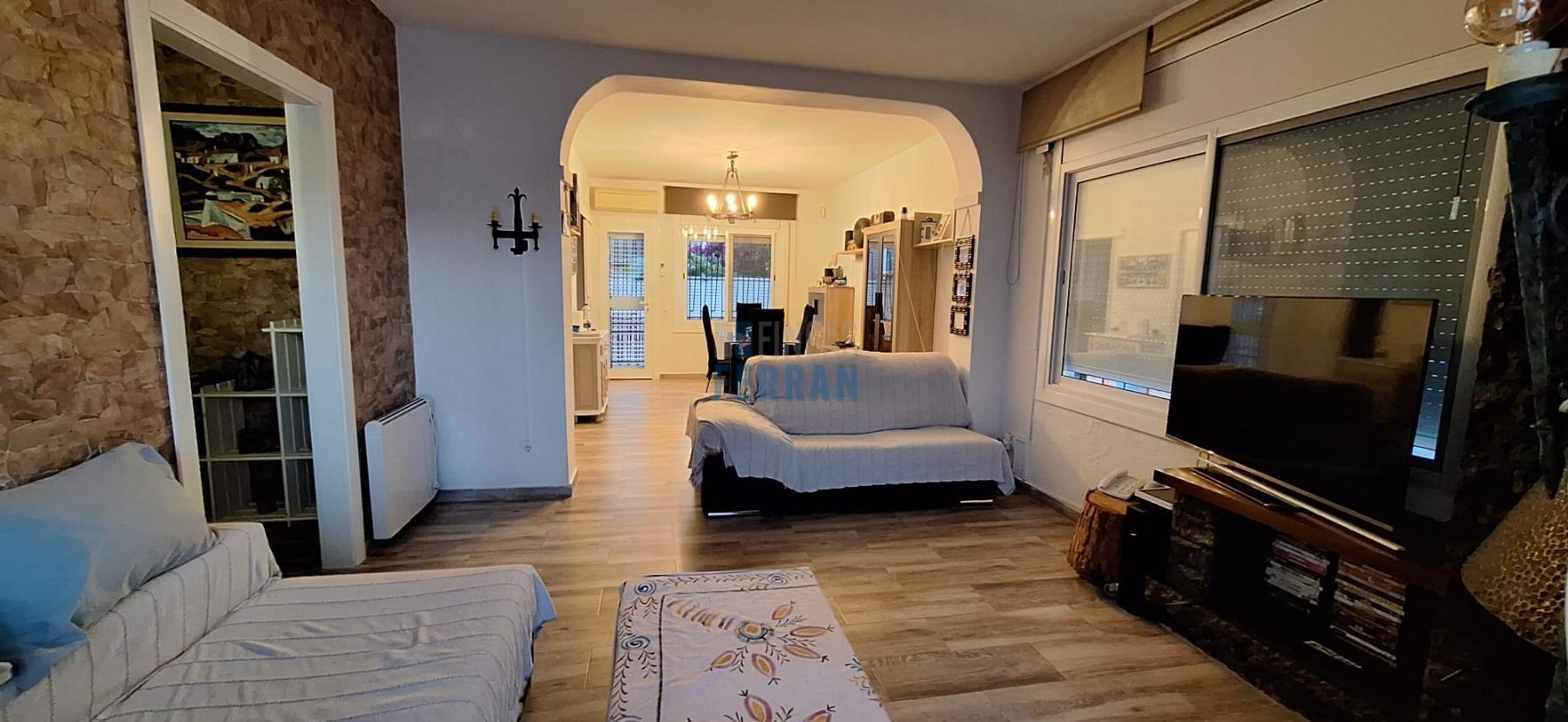 For sale of house in Coma - Ruga
