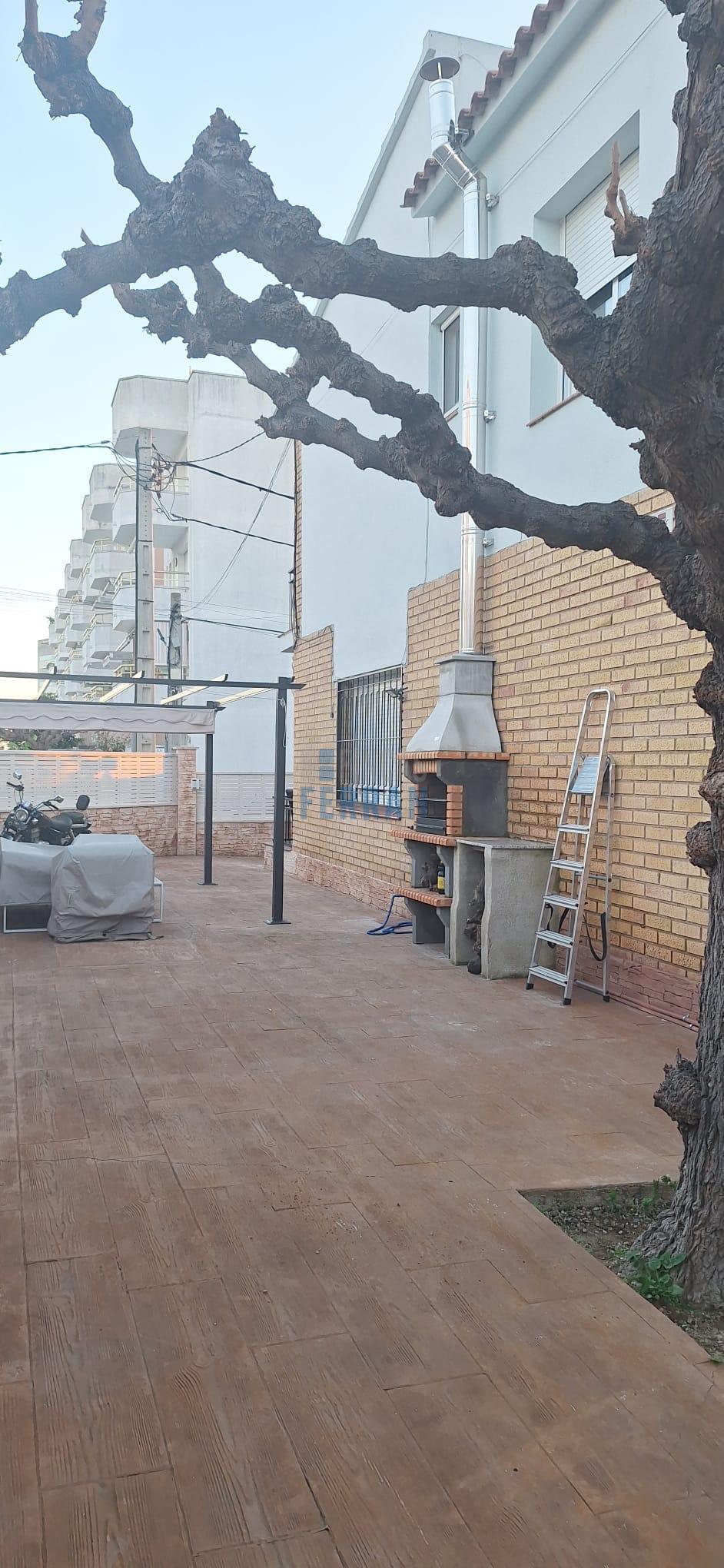 For sale of house in Coma - Ruga