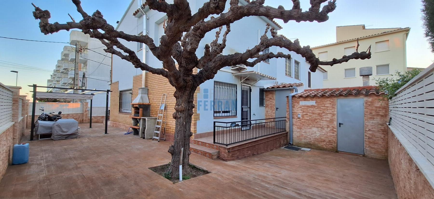 For sale of house in Coma - Ruga