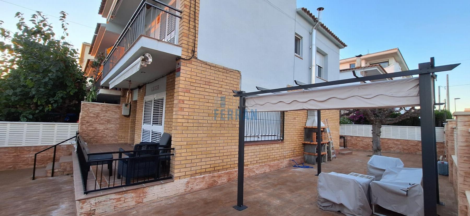 For sale of house in Coma - Ruga
