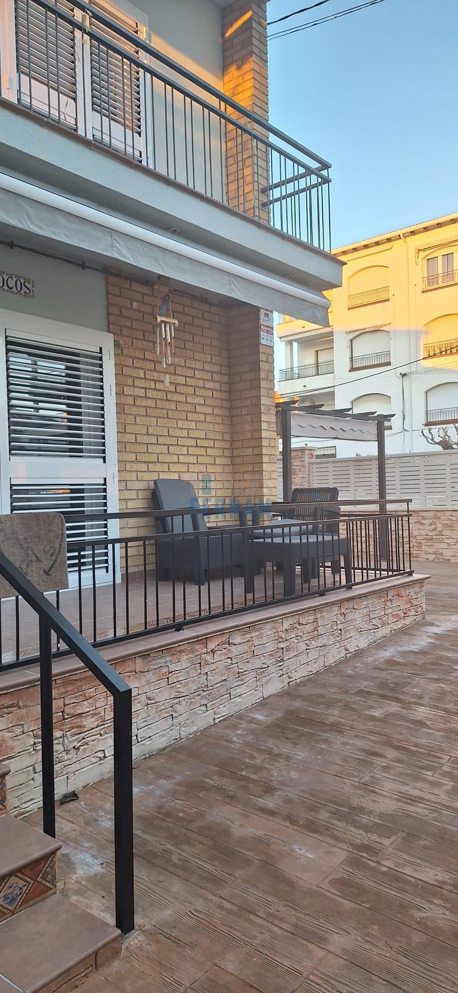 For sale of house in Coma - Ruga