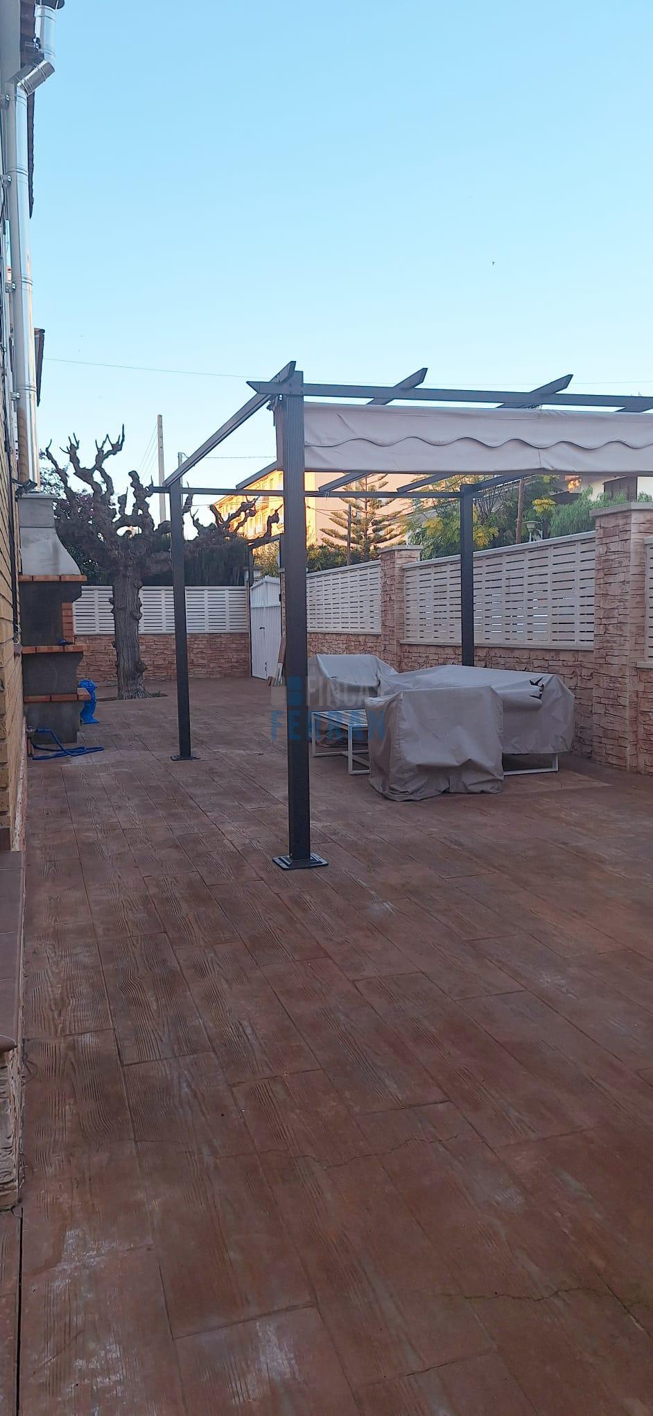 For sale of house in Coma - Ruga