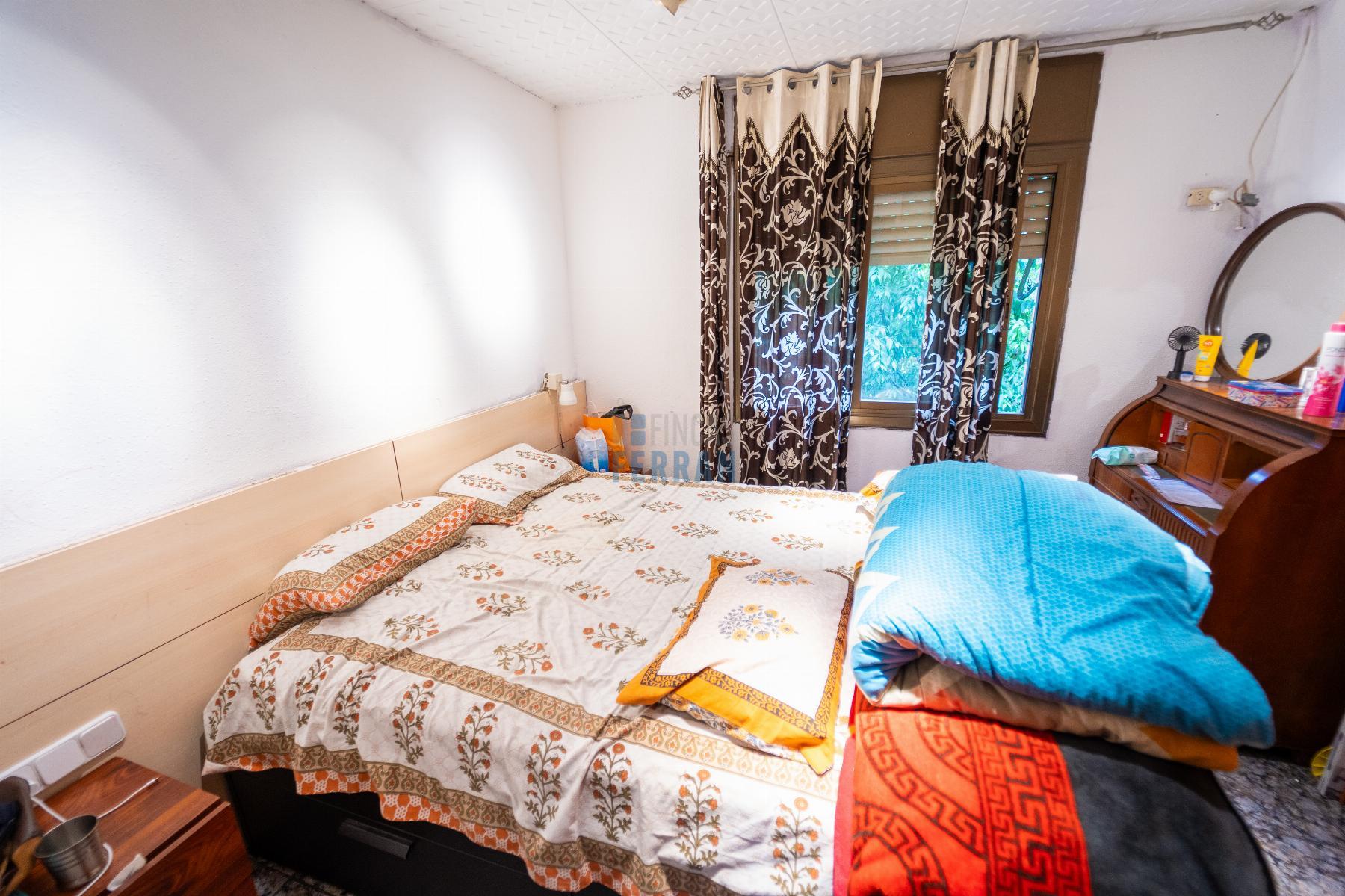For sale of flat in Santa Coloma de Gramanet
