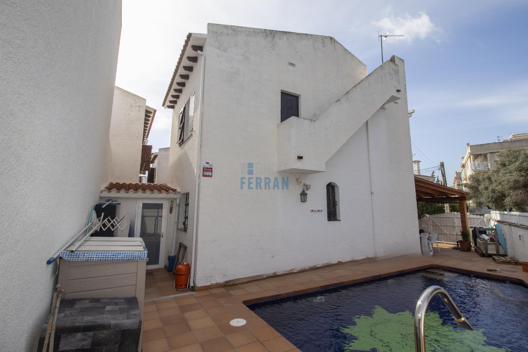For sale of house in Coma - Ruga