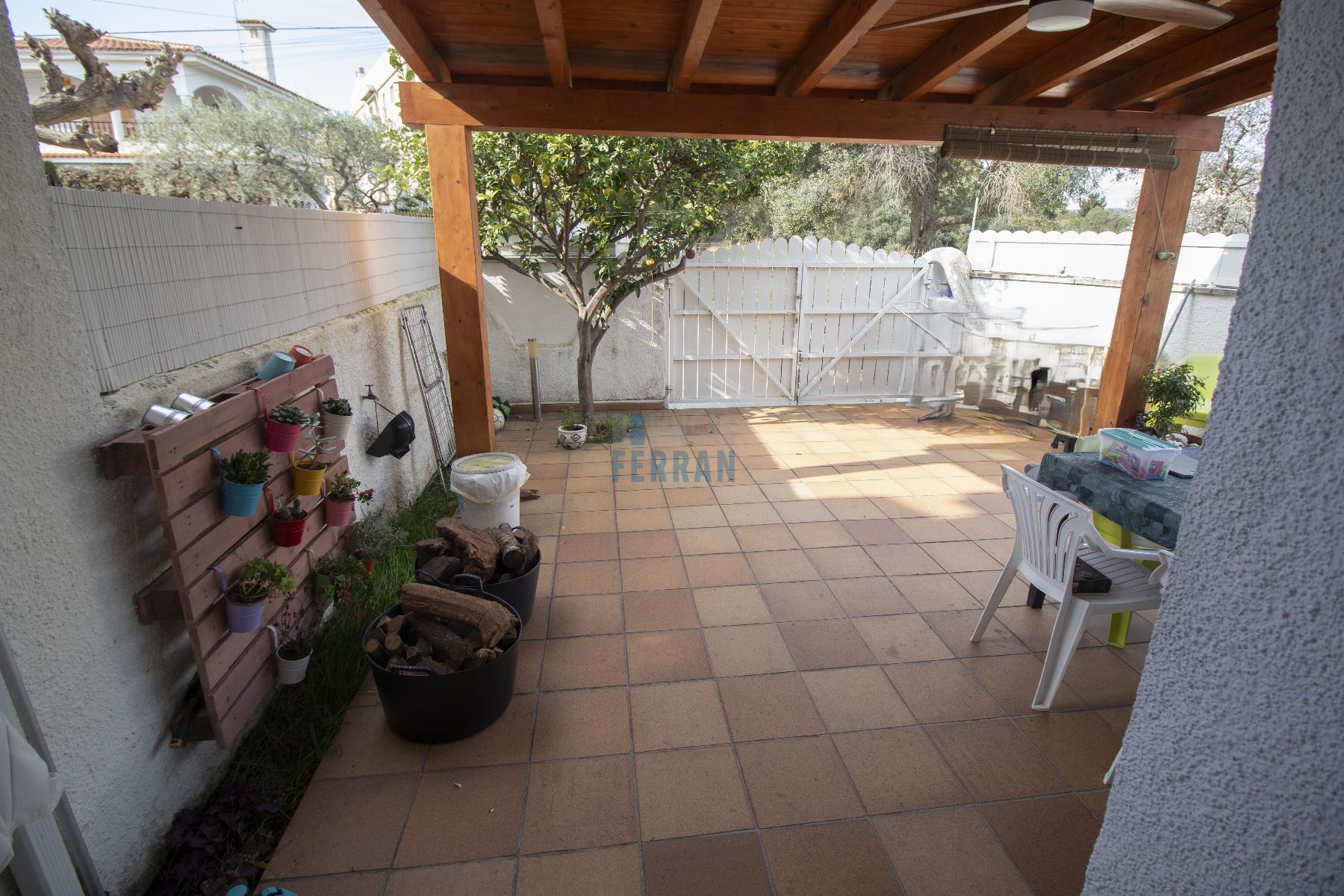 For sale of house in Coma - Ruga
