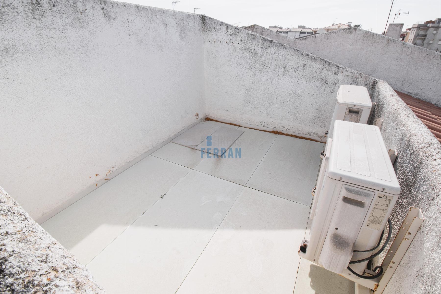 For sale of house in Coma - Ruga