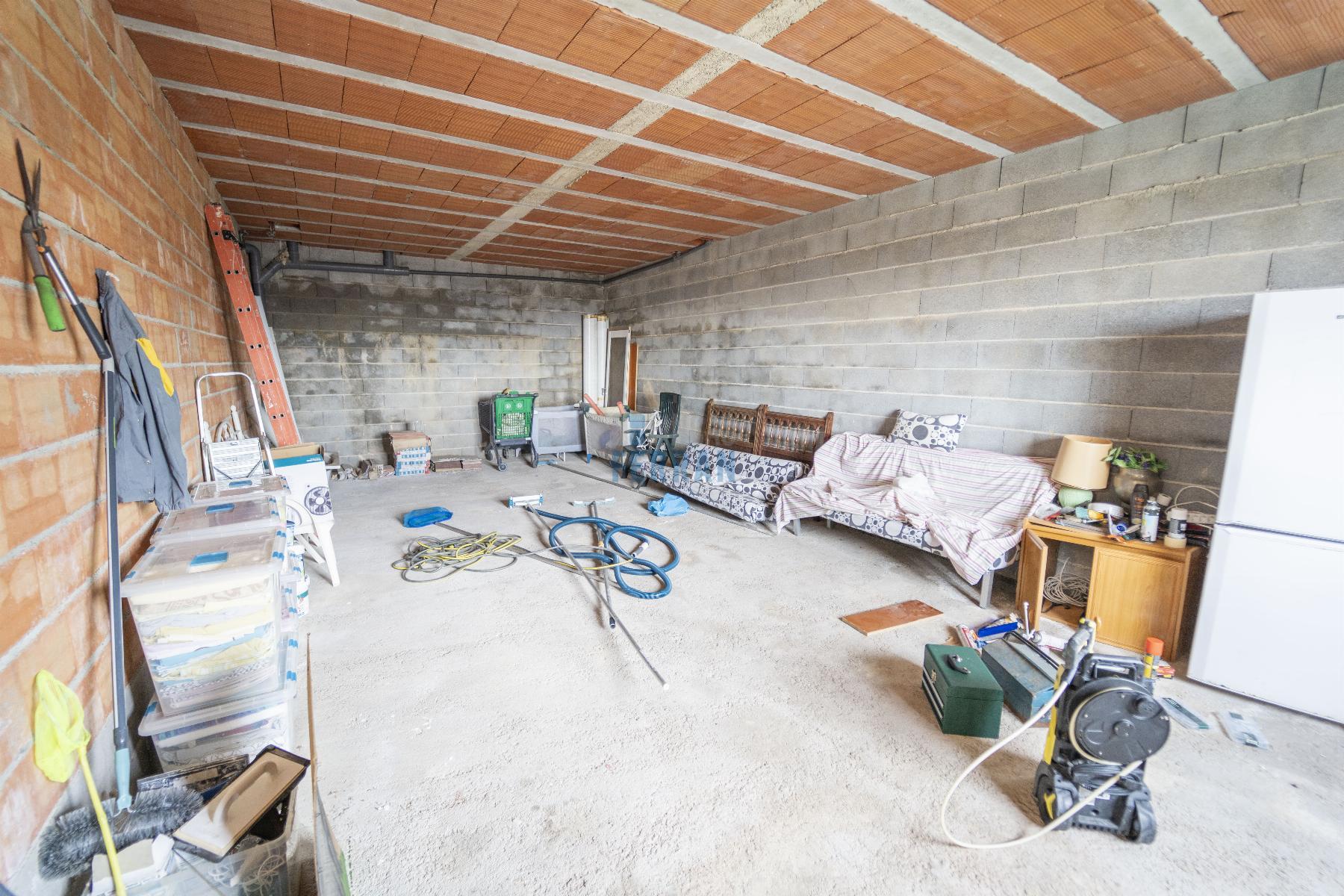 For sale of house in Coma - Ruga