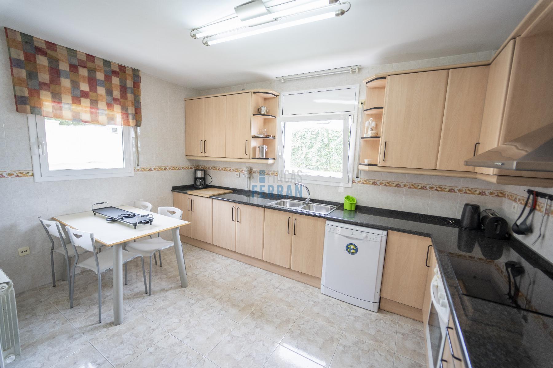 For sale of house in Coma - Ruga