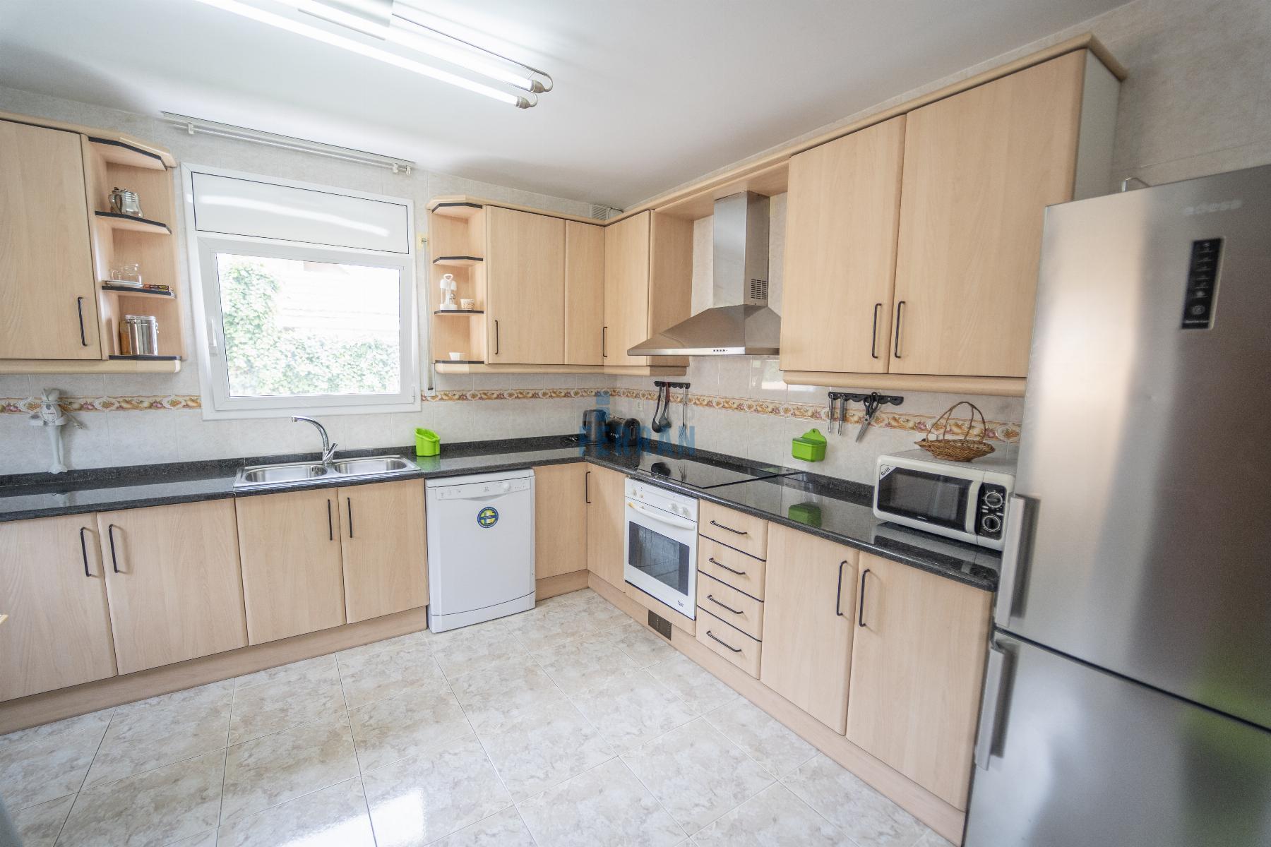 For sale of house in Coma - Ruga