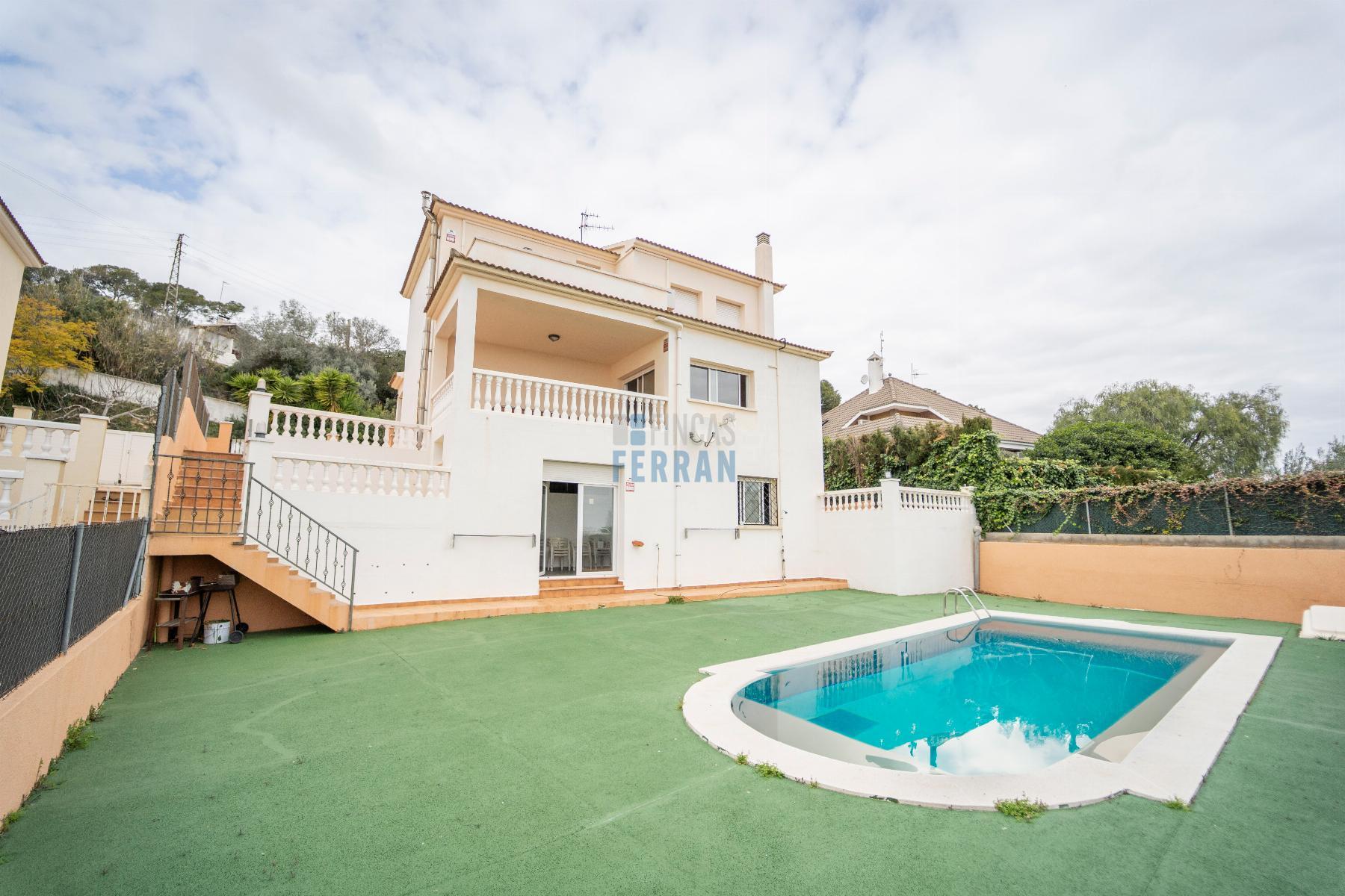For sale of house in Coma - Ruga