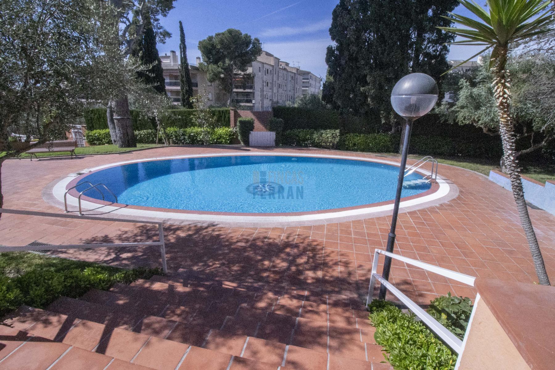 Venta de planta baja en Coma - Ruga