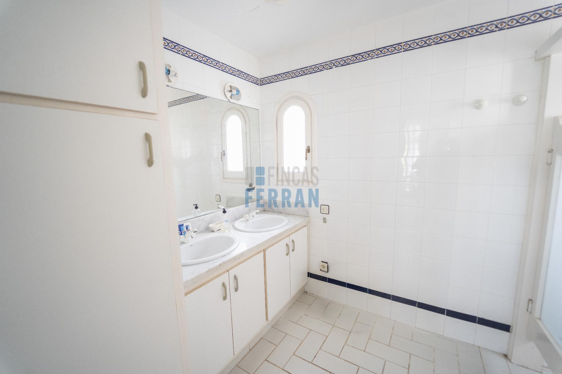 For sale of house in Coma - Ruga