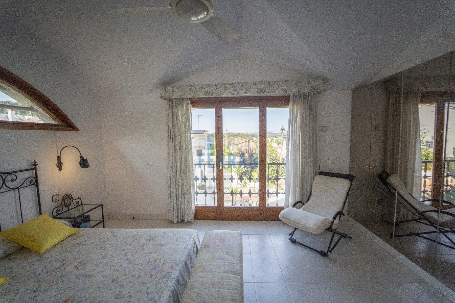 For sale of house in Coma - Ruga