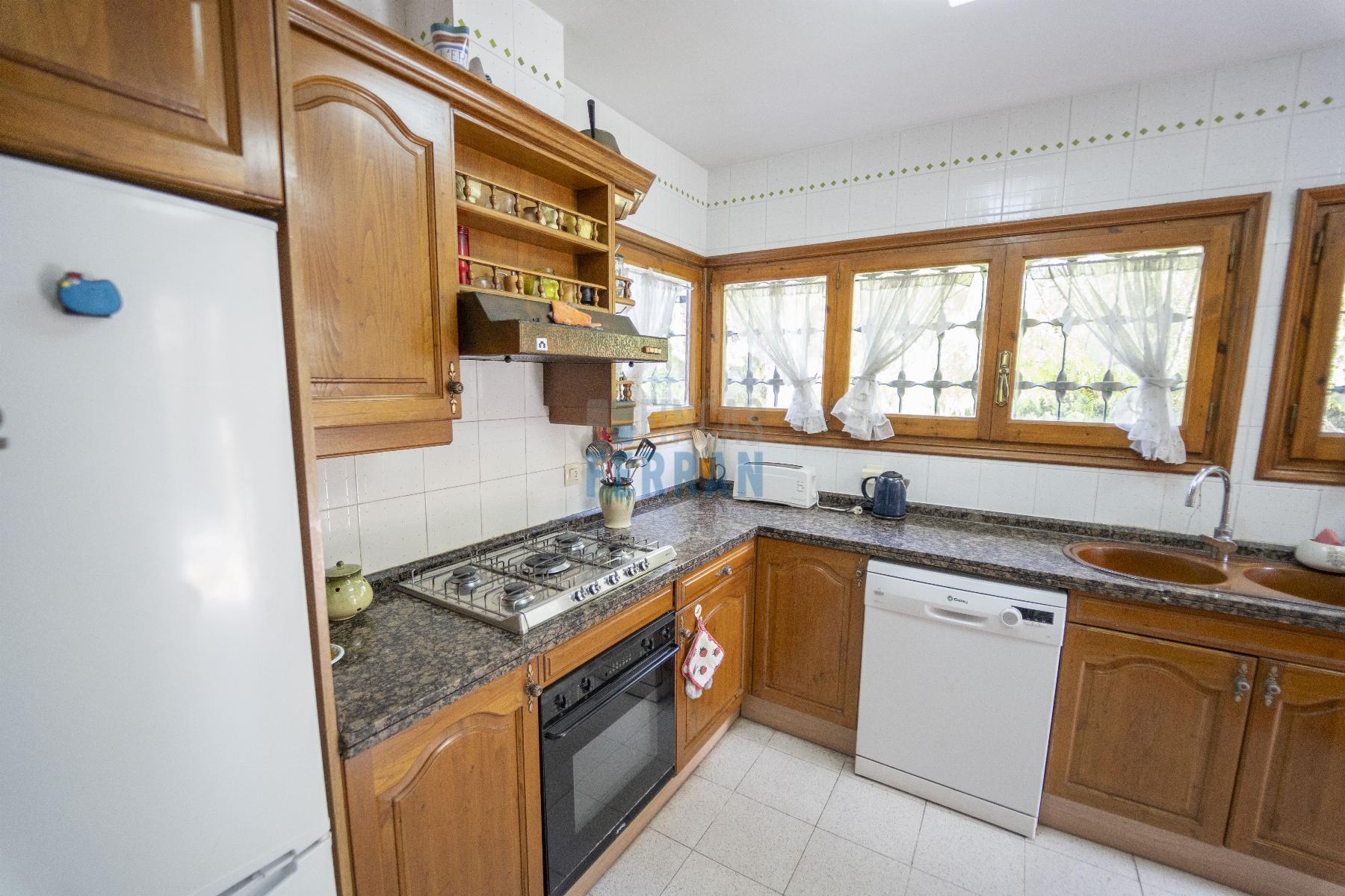 For sale of house in Coma - Ruga