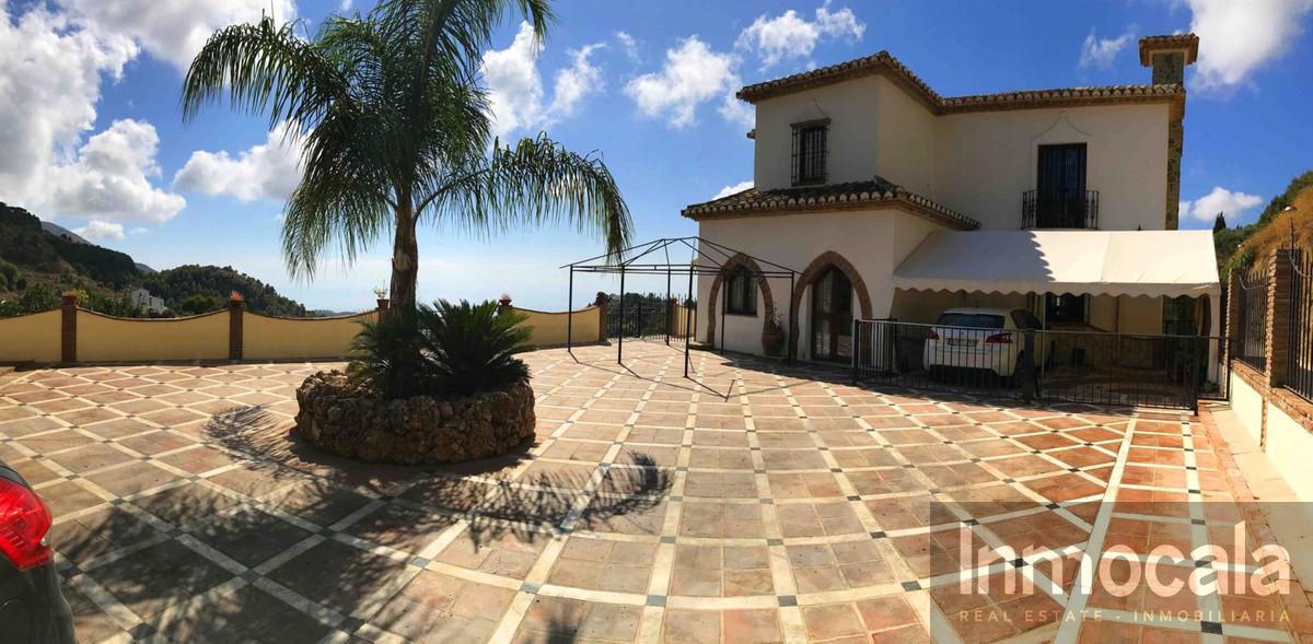 For sale of villa in Mijas