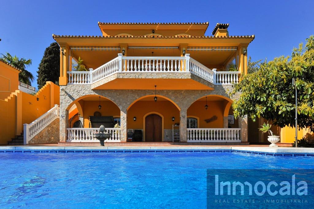 For sale of villa in Mijas Costa
