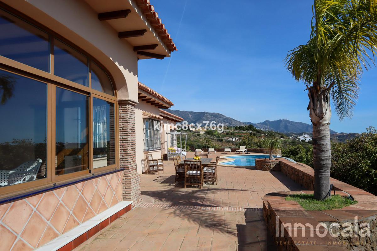 For sale of villa in Mijas