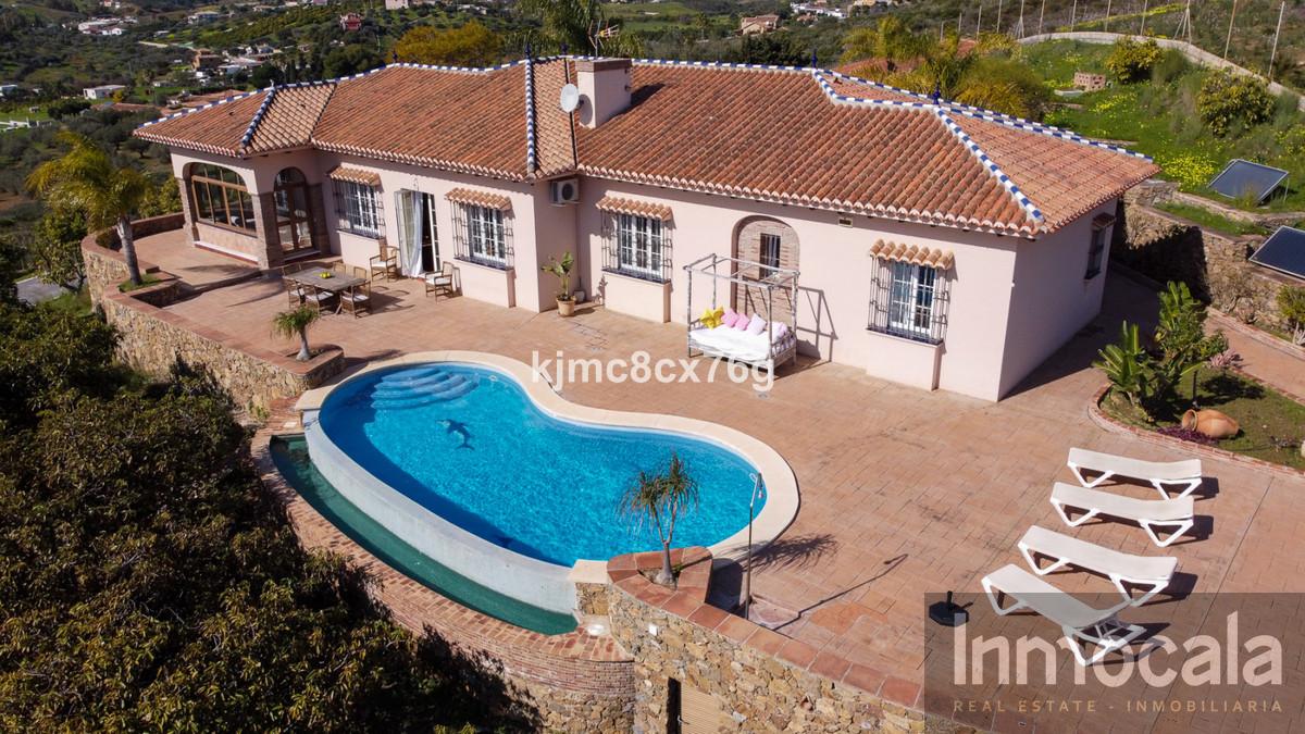 For sale of villa in Mijas
