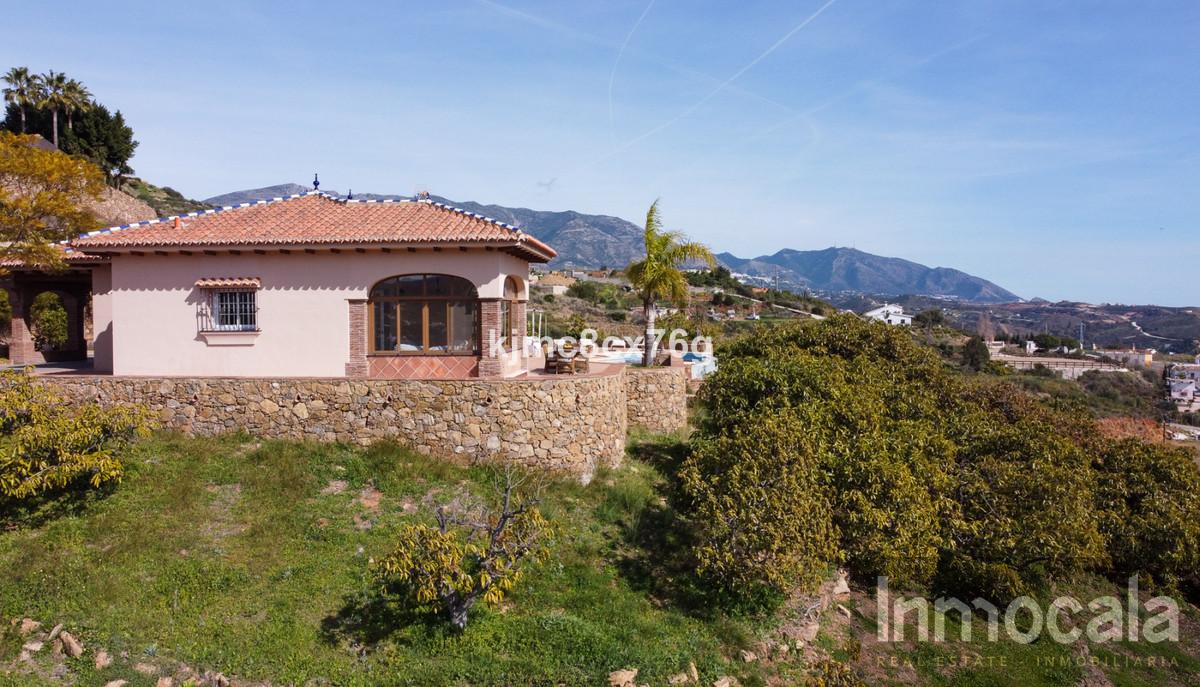 For sale of villa in Mijas