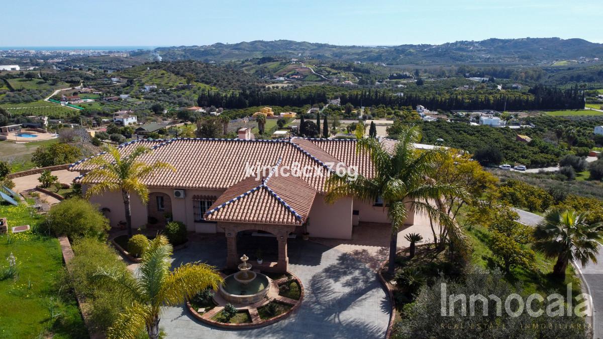 For sale of villa in Mijas