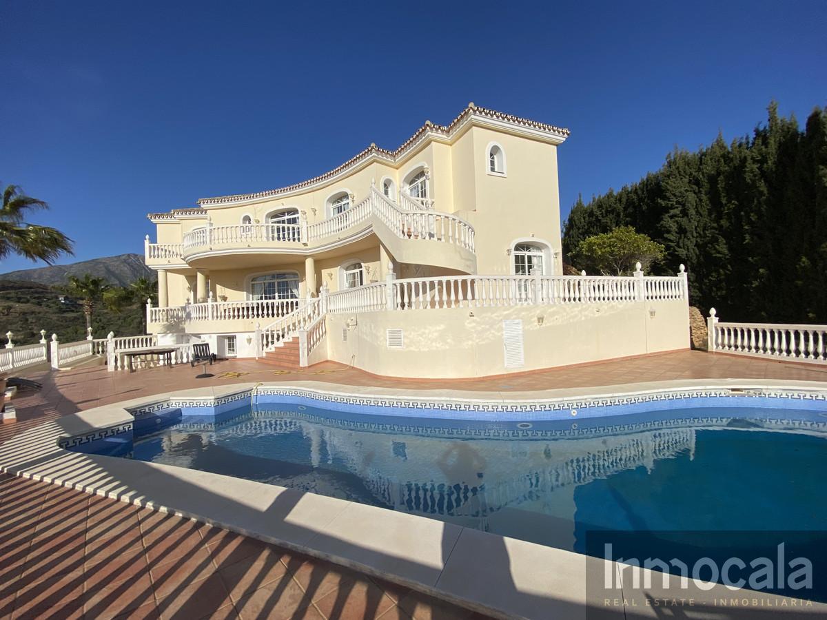 For sale of villa in Mijas Golf