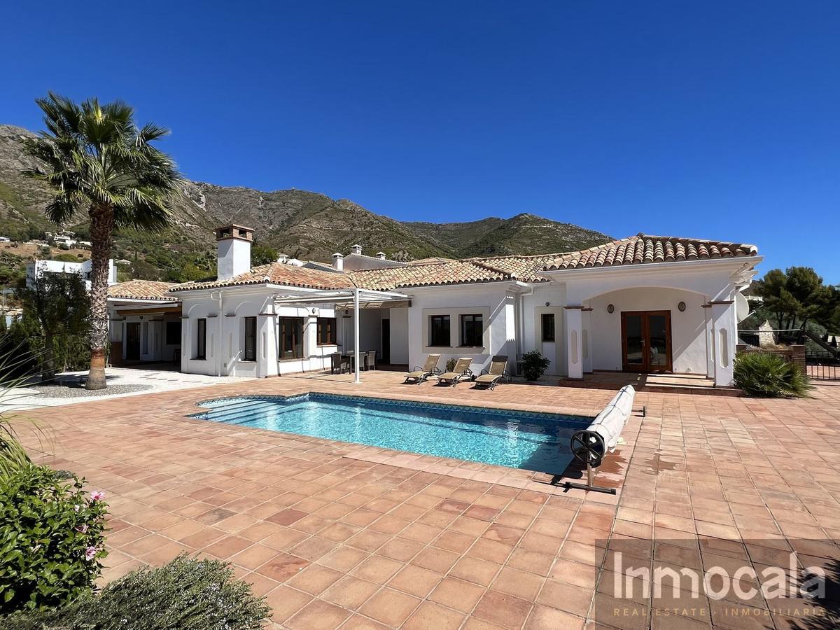 For sale of villa in Mijas