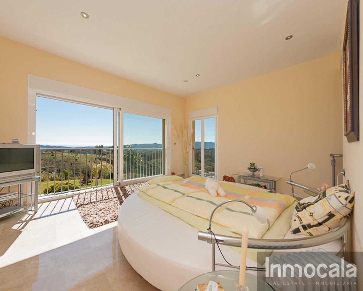 For sale of villa in Mijas
