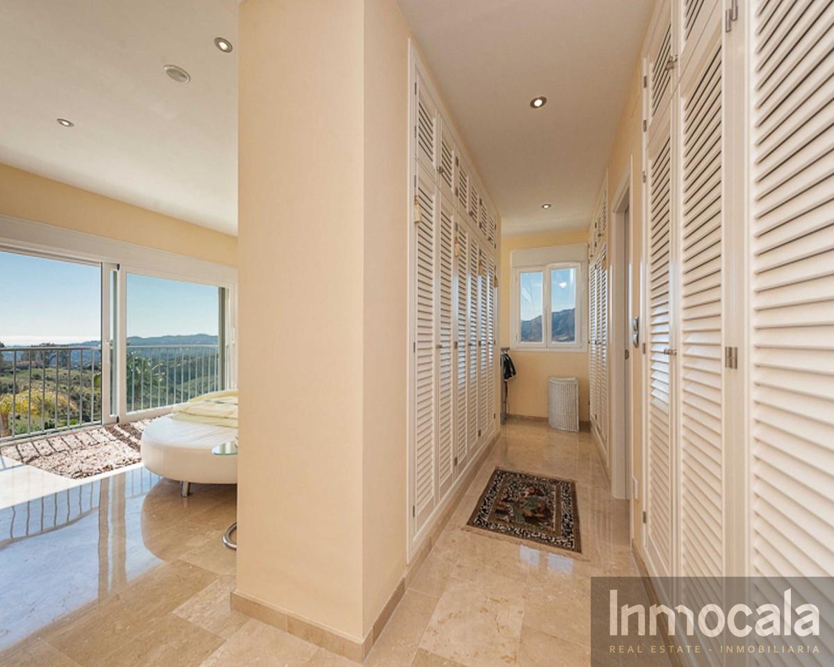 For sale of villa in Mijas