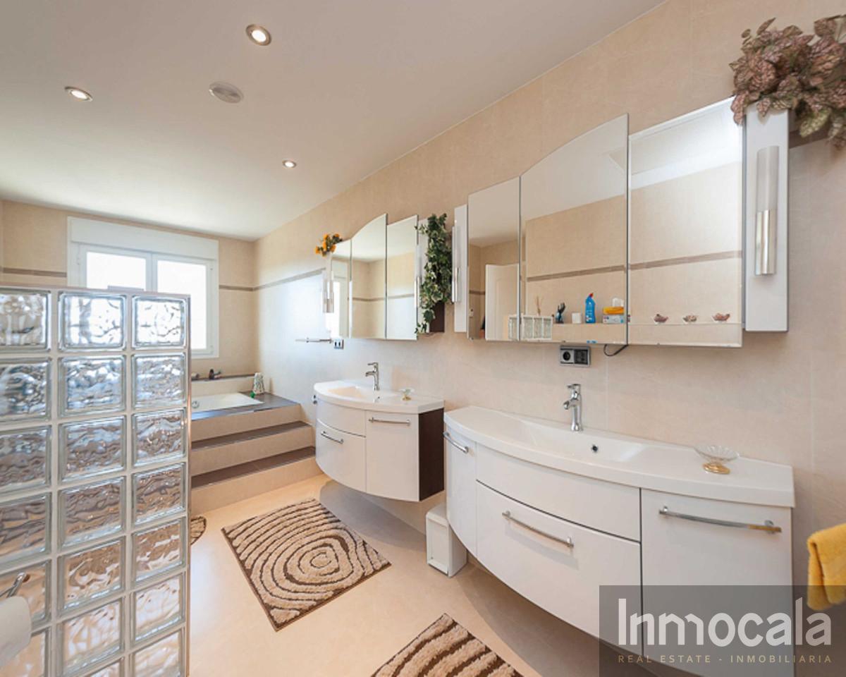 For sale of villa in Mijas