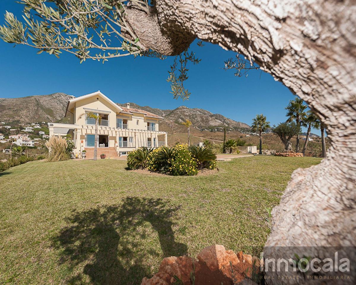 For sale of villa in Mijas