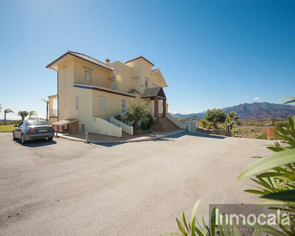 For sale of villa in Mijas