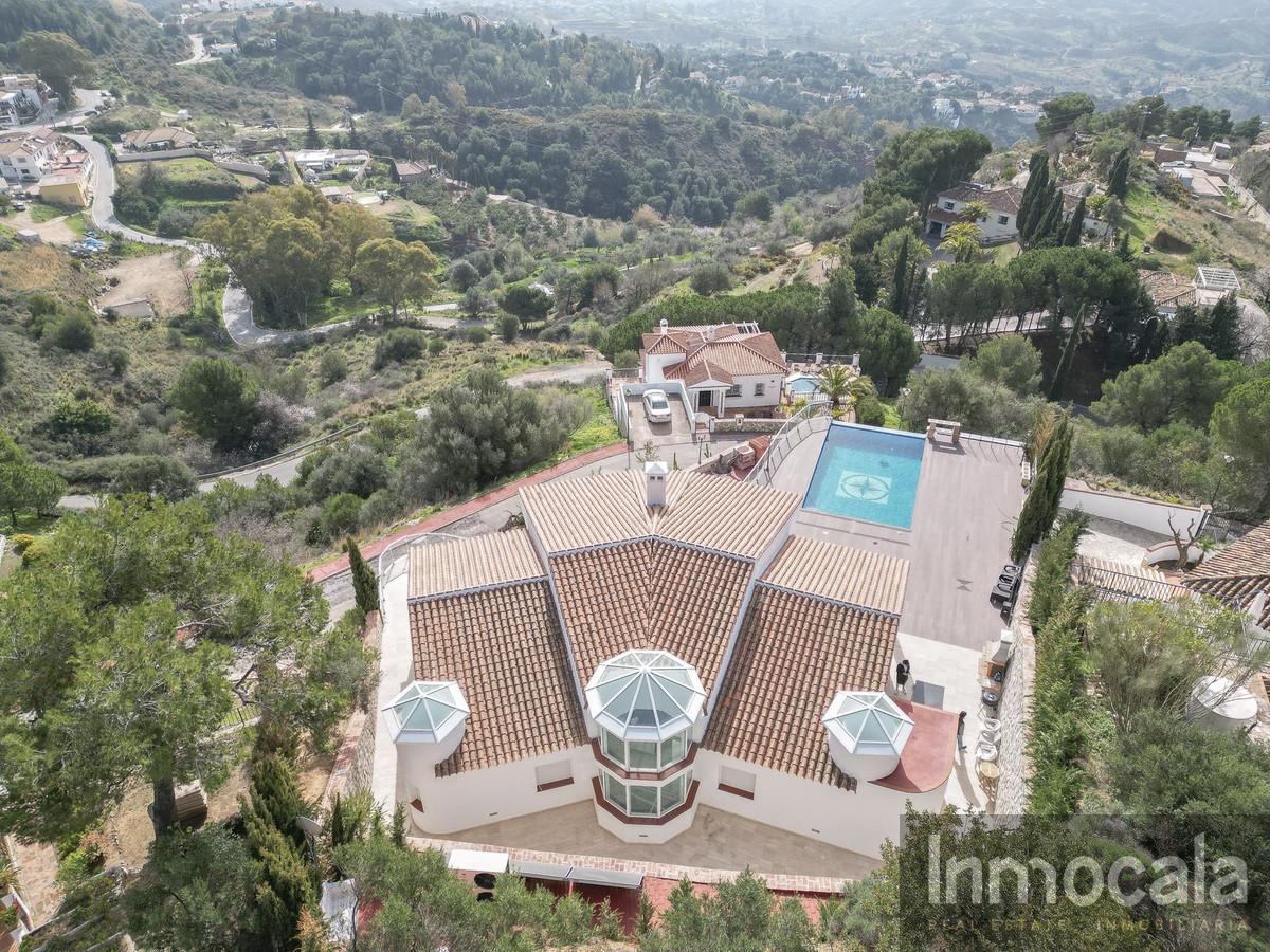 For sale of villa in Mijas