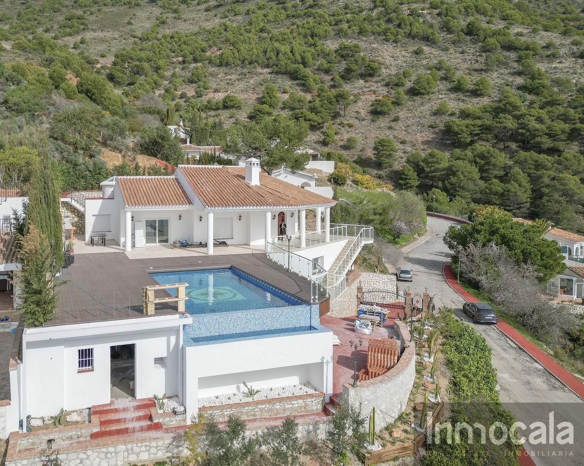 For sale of villa in Mijas