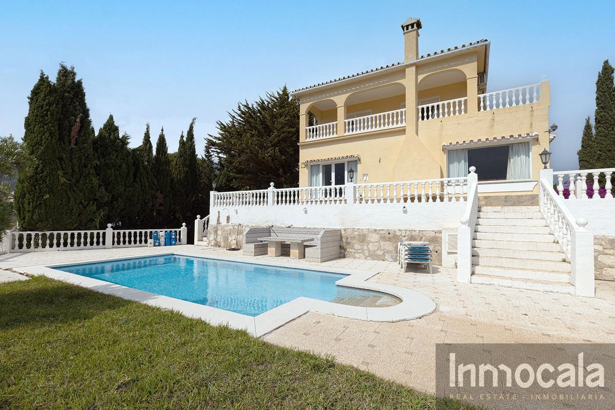 For sale of villa in Fuengirola