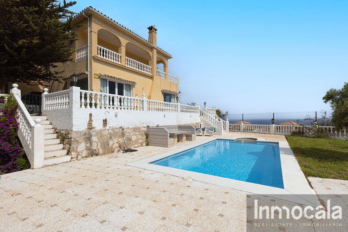 For sale of villa in Fuengirola