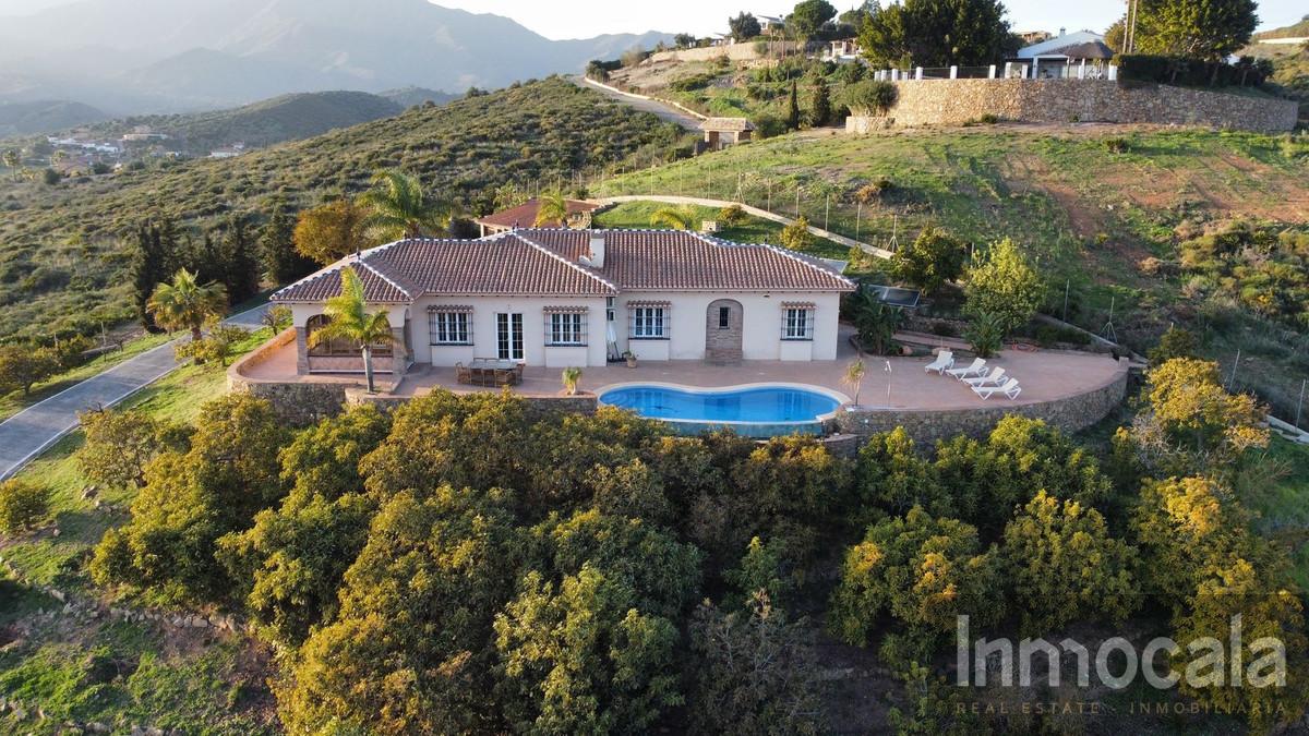 For sale of villa in Mijas