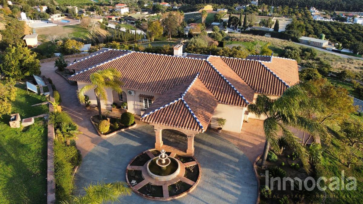 For sale of villa in Mijas
