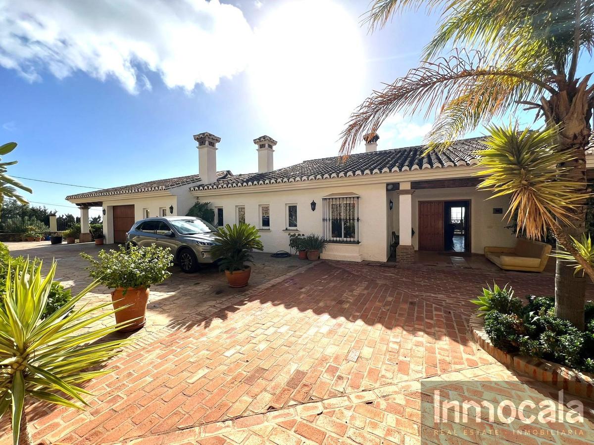 For sale of villa in Mijas