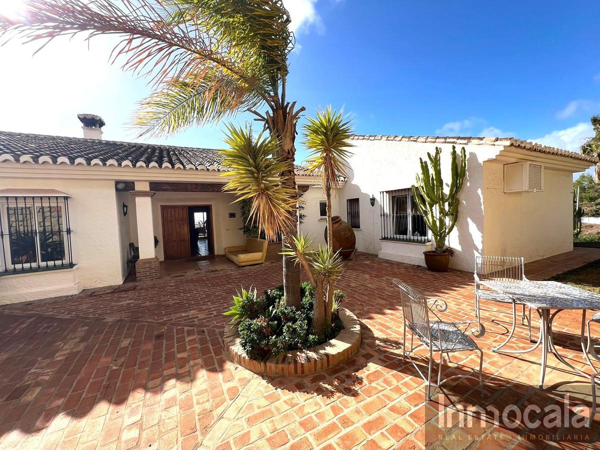 For sale of villa in Mijas