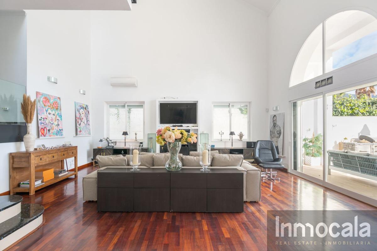 For sale of villa in Mijas