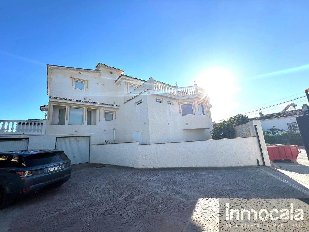 For sale of villa in Mijas