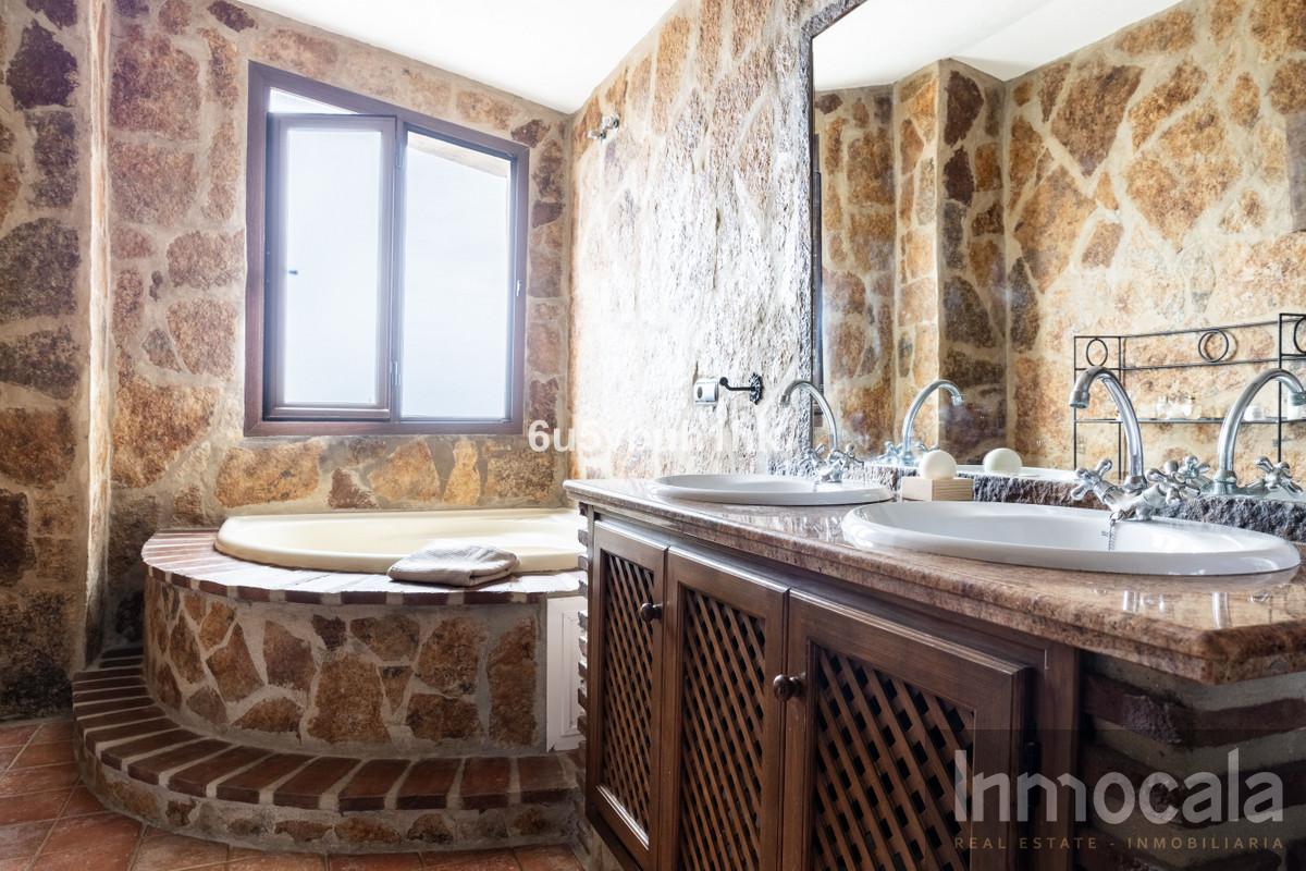 For sale of villa in Mijas