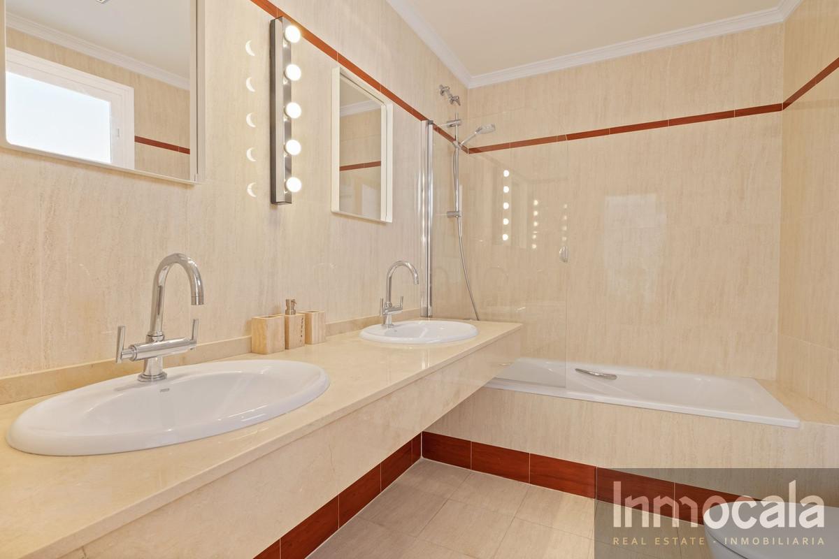 For sale of villa in Mijas